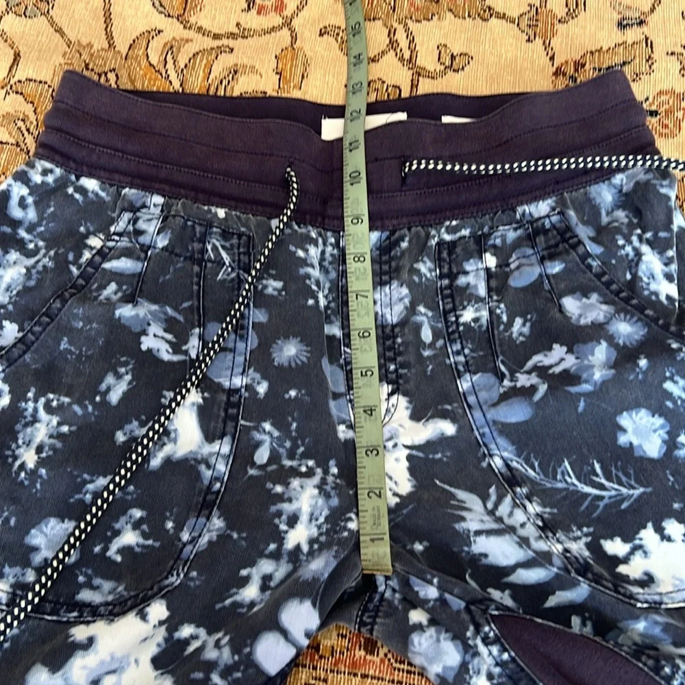 Adorable Anthro Blue Floral Joggers - Picture 11 of 12
